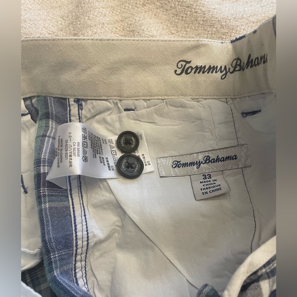 Tommy Bahama men’s shorts. Waist size 33” Multi Colored Pattern. - Picture 8 of 9
